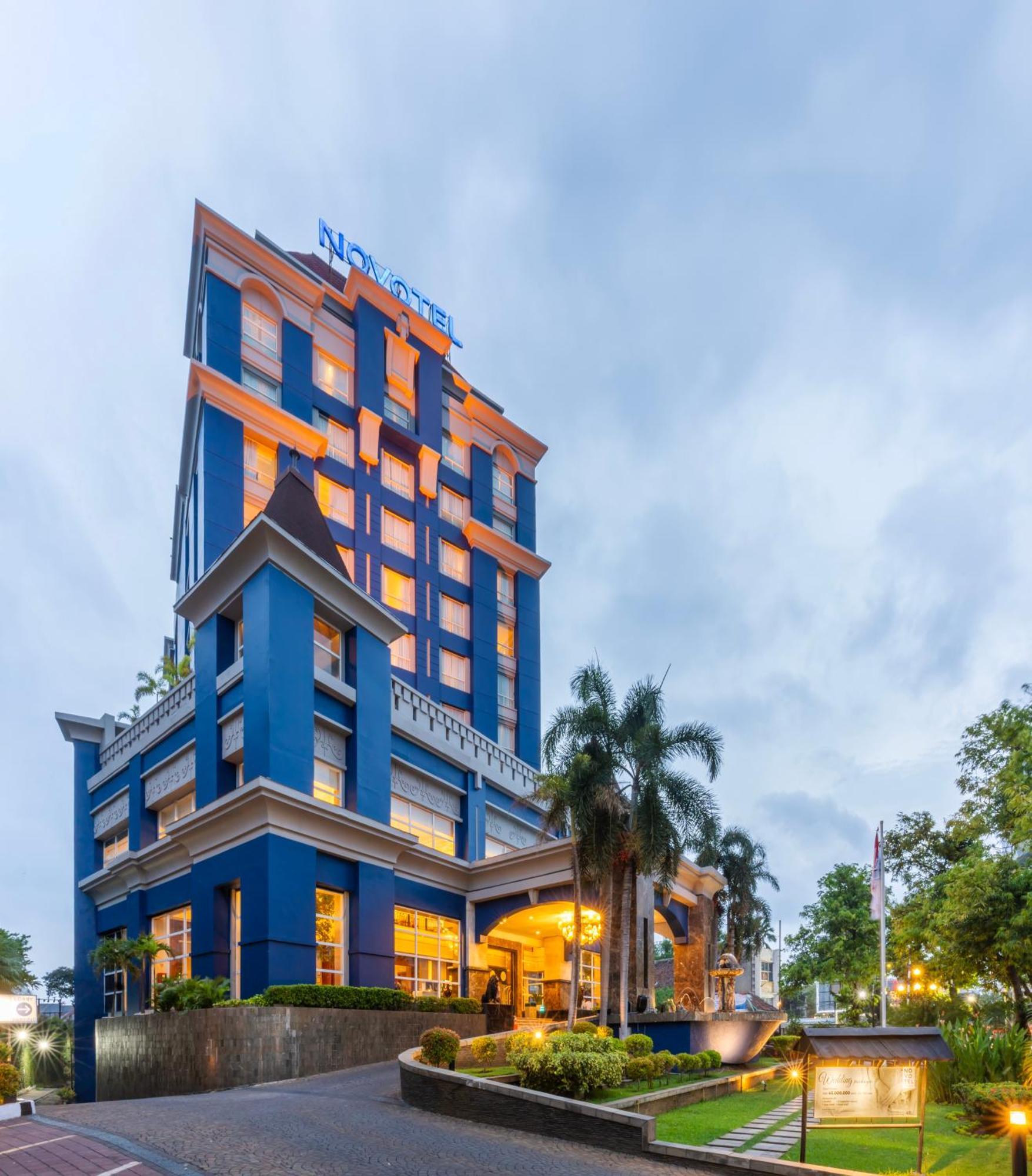 Novotel Semarang Exterior foto