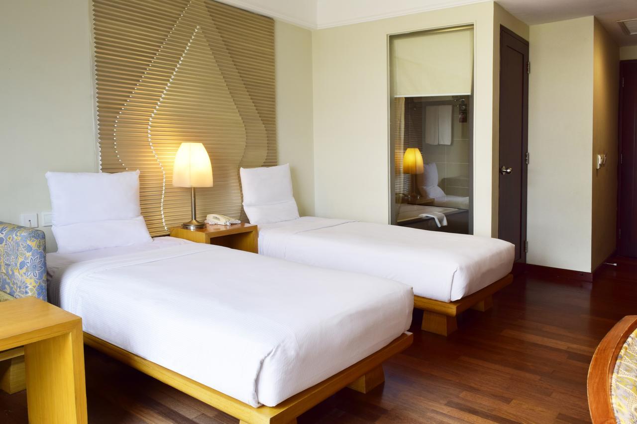 Novotel Semarang Exterior foto